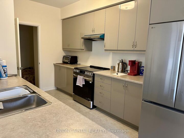 Property Photo:  3068 Sandy Acres Avenue  ON L3V 8P8 