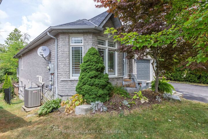 Property Photo: 20 Eldon Court ON K9H 7S1