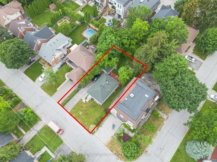 200 Elmhurst Avenue  Toronto ON M2N 1S3 photo