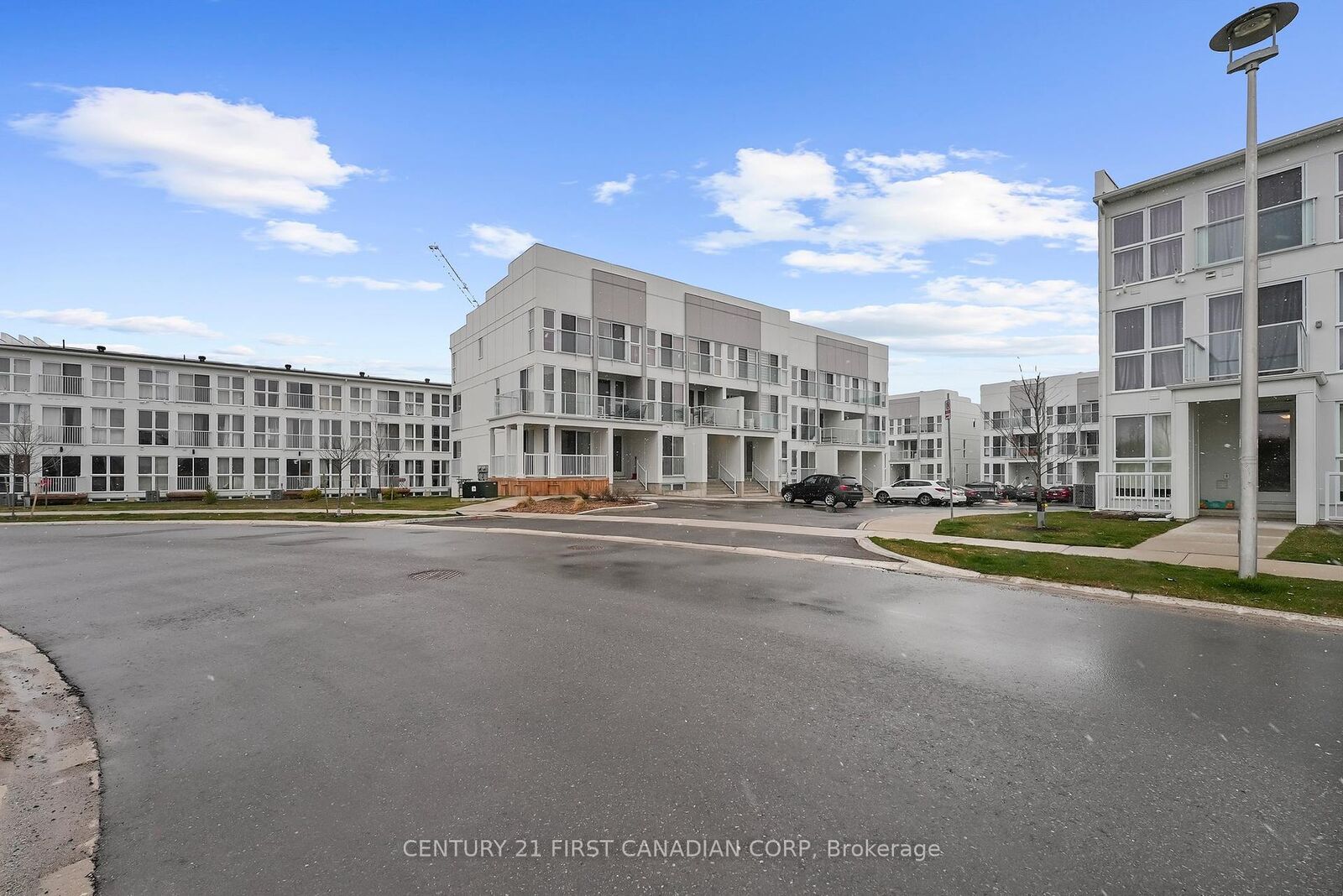 Property Photo: 95-234 Edgevalley Road N ON N5J 0E3