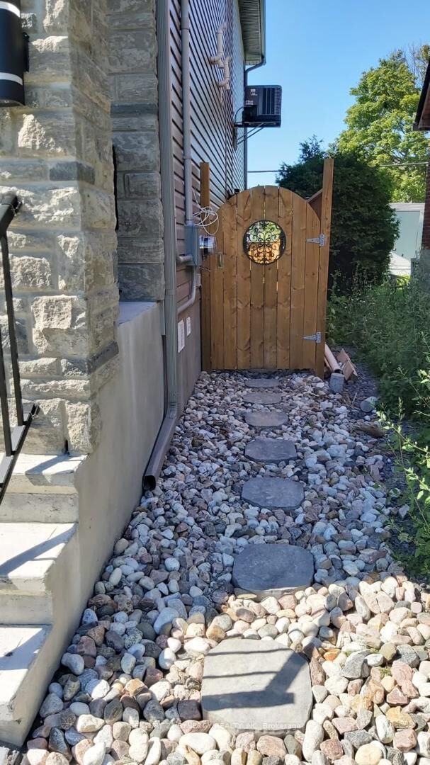 Photo de la propriété:  1293 Thames Street  ON K1Z 7N2 