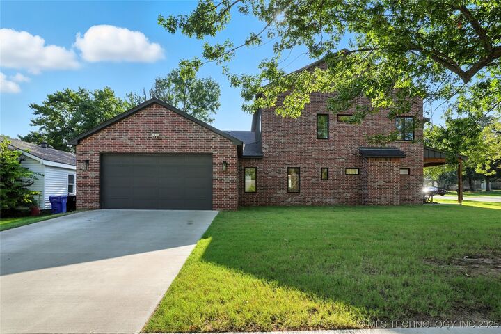 Property Photo:  202 E Greeley Street  OK 74012 