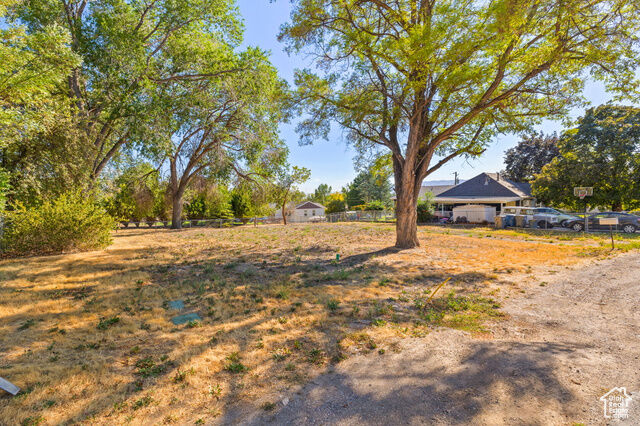 Property Photo: 612 E 100 N UT 84062