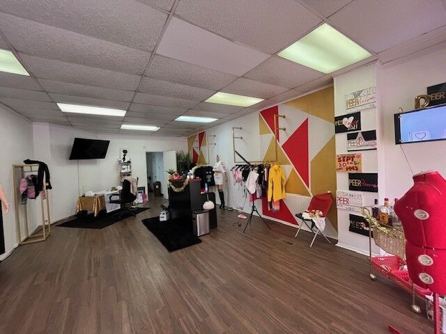 Property Photo: 1136 Brownsville Rd PA 15210