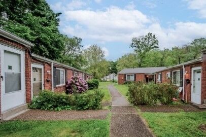 Property Photo:  19 Pennridge Ct 18  PA 15235 
