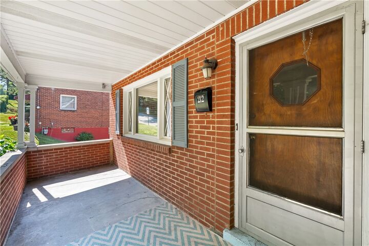 Property Photo:  212 Avenue L  PA 15221 