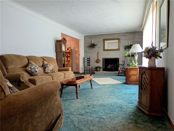 Property Photo:  218 Paul Dr  PA 15666 