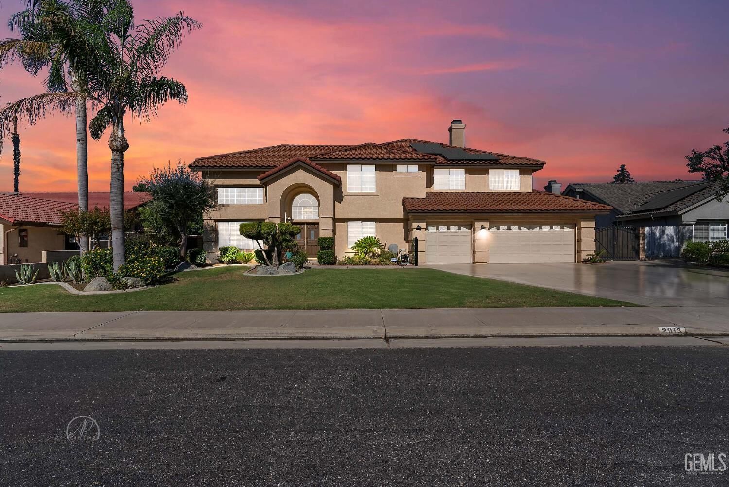 Property Photo: 2013 Calle Los Camichines CA 93309