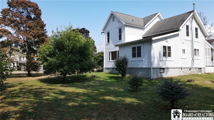 Property Photo:  21 Hanover Street  NY 14136 