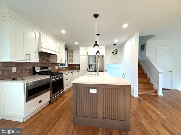 Property Photo:  8817 Vernon View Drive  VA 22308 
