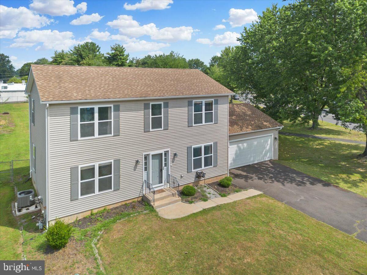 Property Photo:  97 Penns Grant Drive  PA 19067 