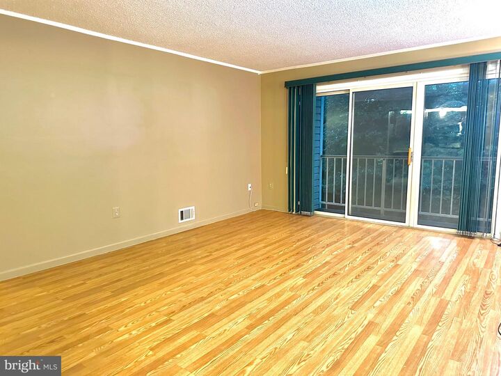 Property Photo:  84 Willow Court  NJ 08619 