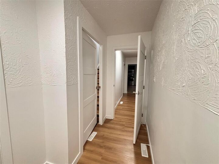 Photo de la propriété:  441 Mountain Avenue  MB R2W 1K5 
