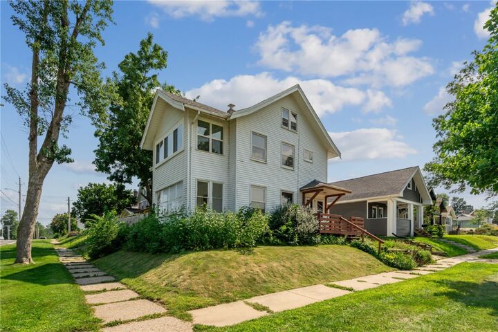 Property Photo: 1971 B Avenue NE IA 52402