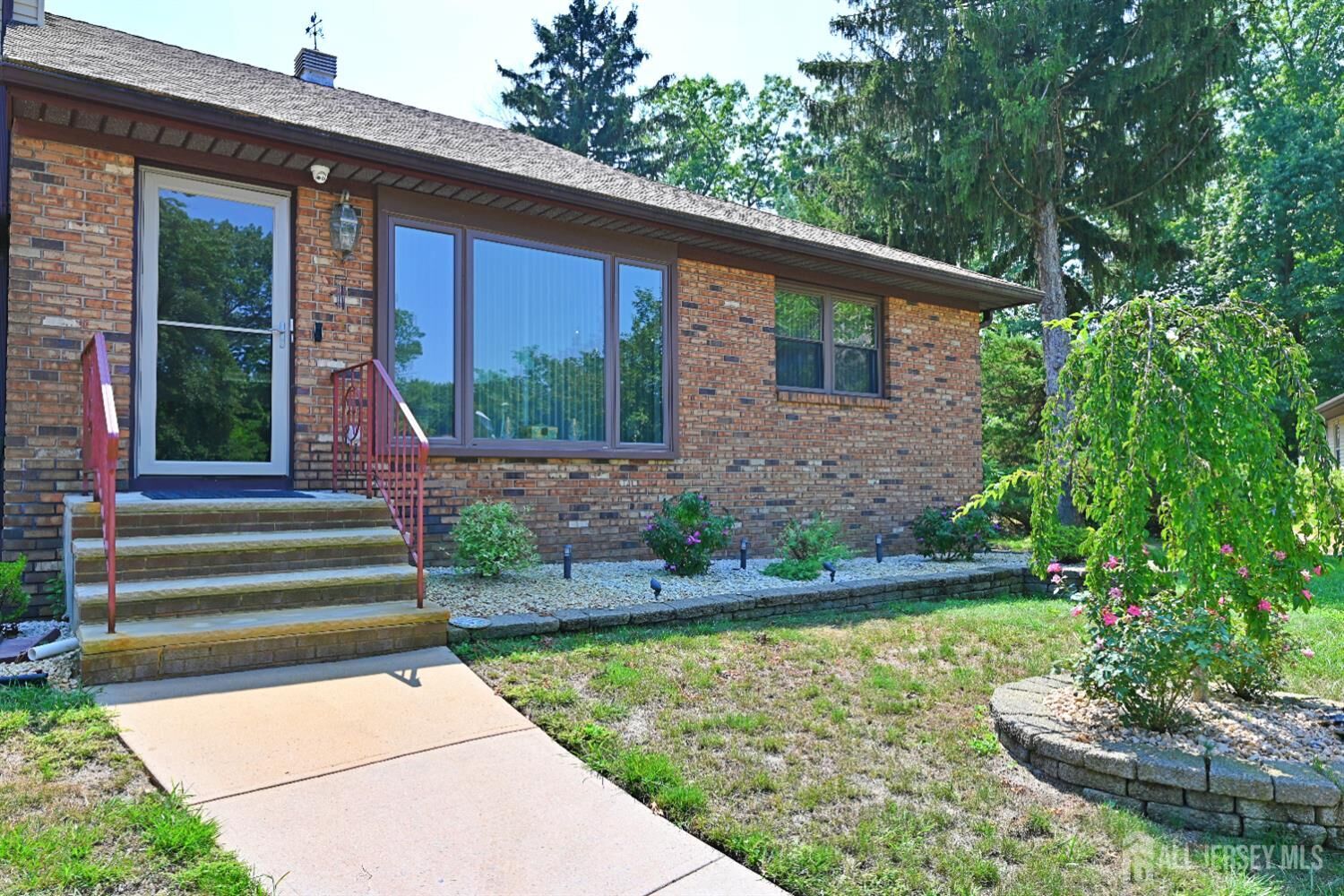 Property Photo:  20 Pendleton Place  NJ 08857 