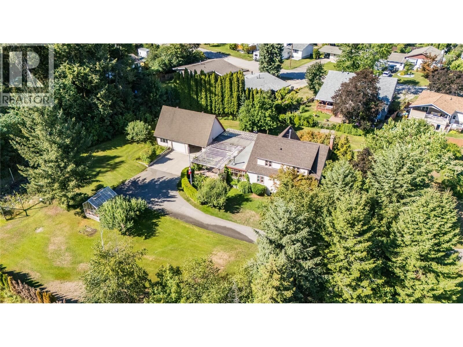 Property Photo: 102 18th Street BC V1N 2M7