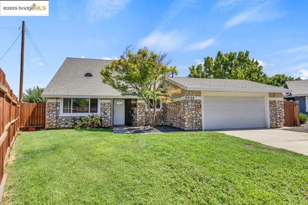 Property Photo: 9024 Drury Ct CA 95826