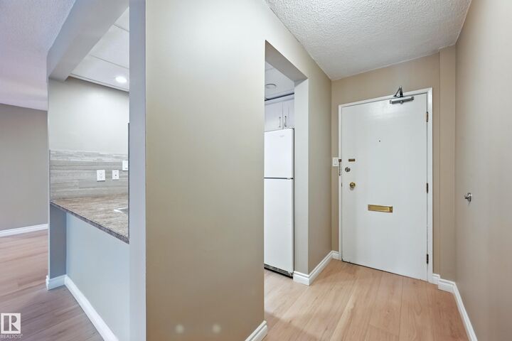 Property Photo:  11007 83 Avenue NW 404  AB T6G 0T9 