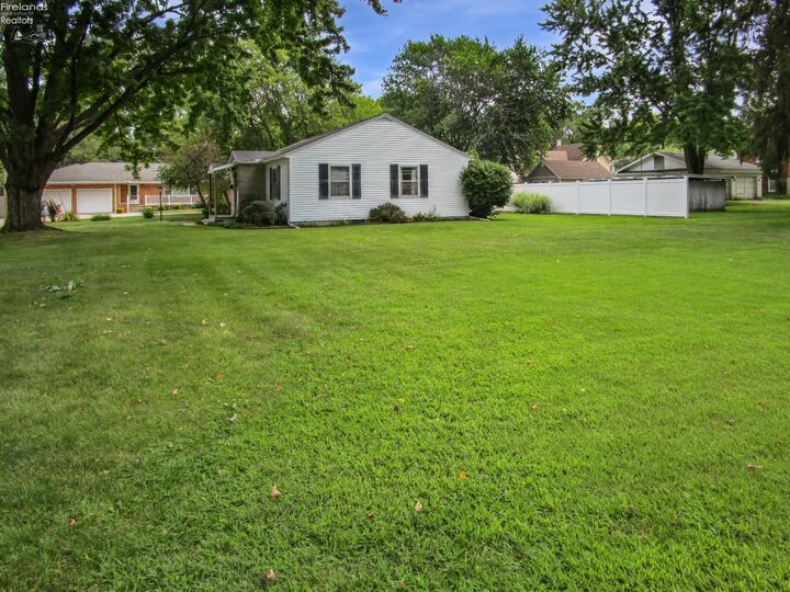 Property Photo:  170 Woodland Place  OH 43410 