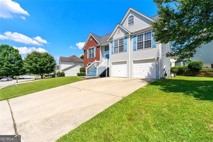Property Photo: 1241 Creekview Circle GA 30296