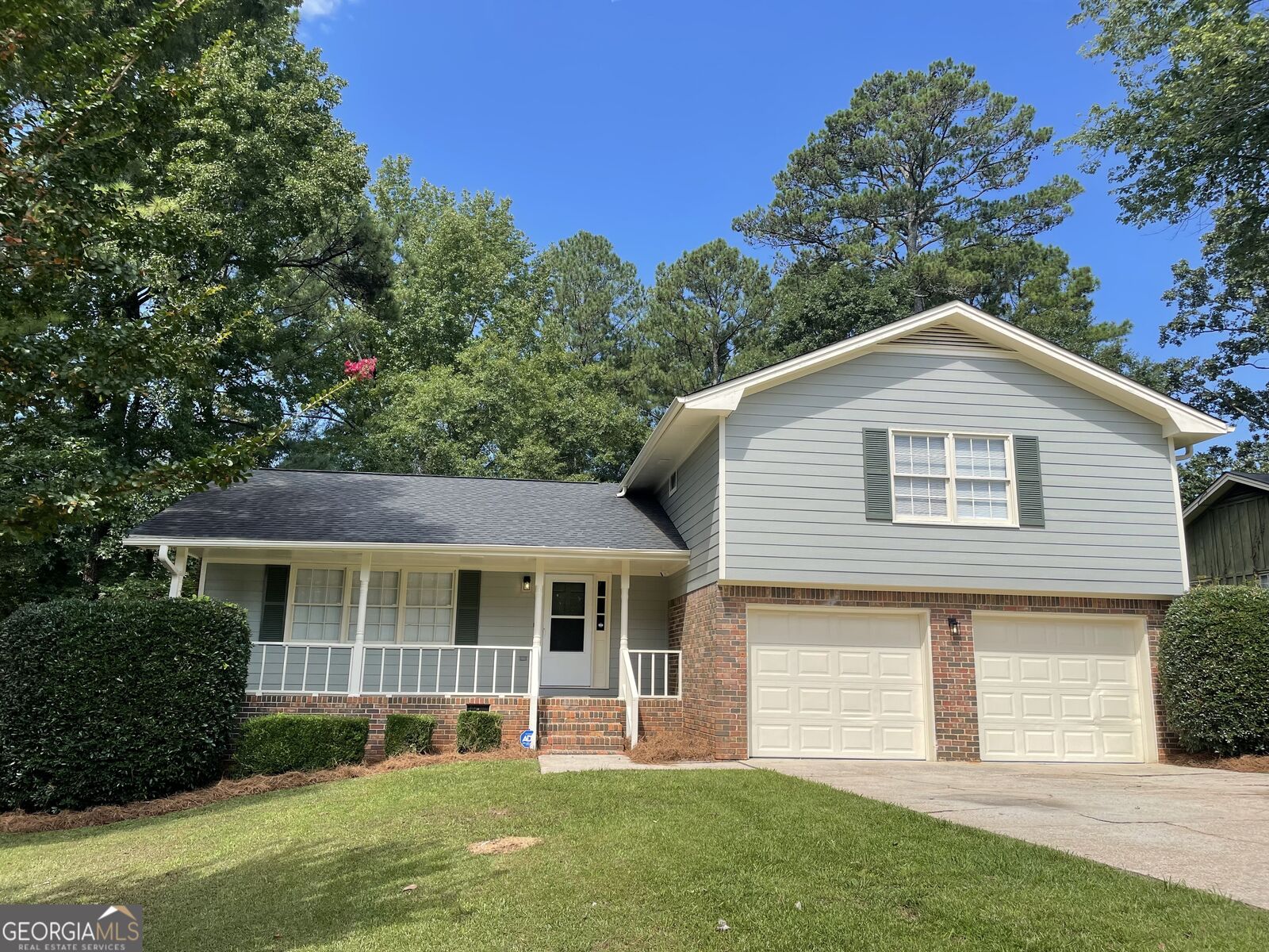Property Photo: 1679 Oak Forest Drive SE GA 30013