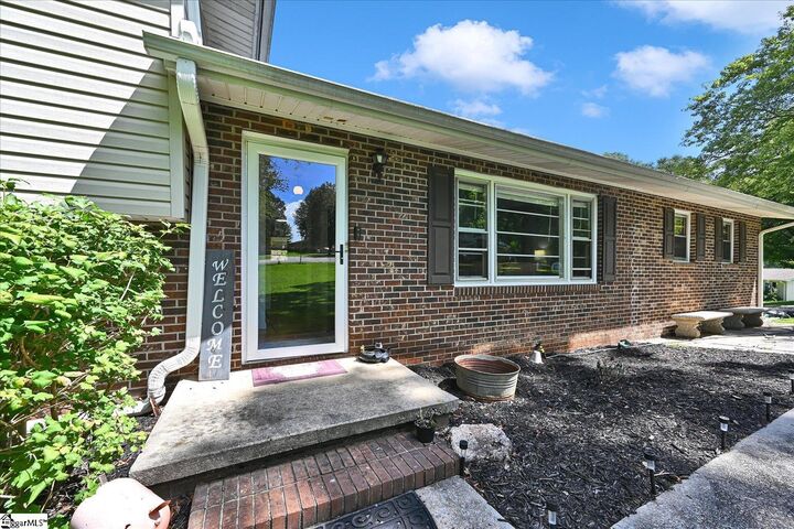 Property Photo:  107 Meadow Lane  SC 29657 