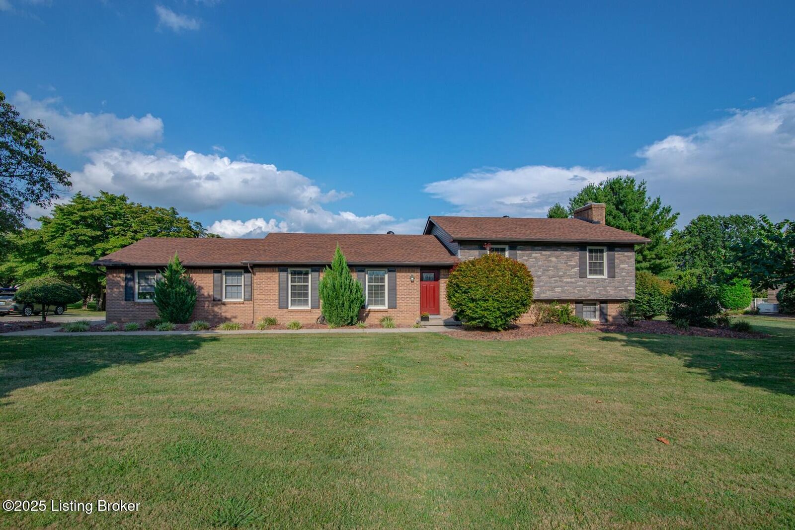 Property Photo: 111 White Oak Dr KY 42701