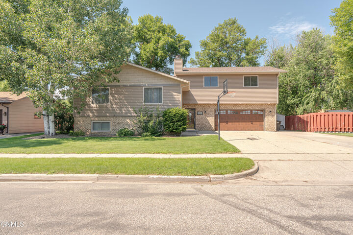 1210 Laramie Drive  Bismarck ND 58504 photo