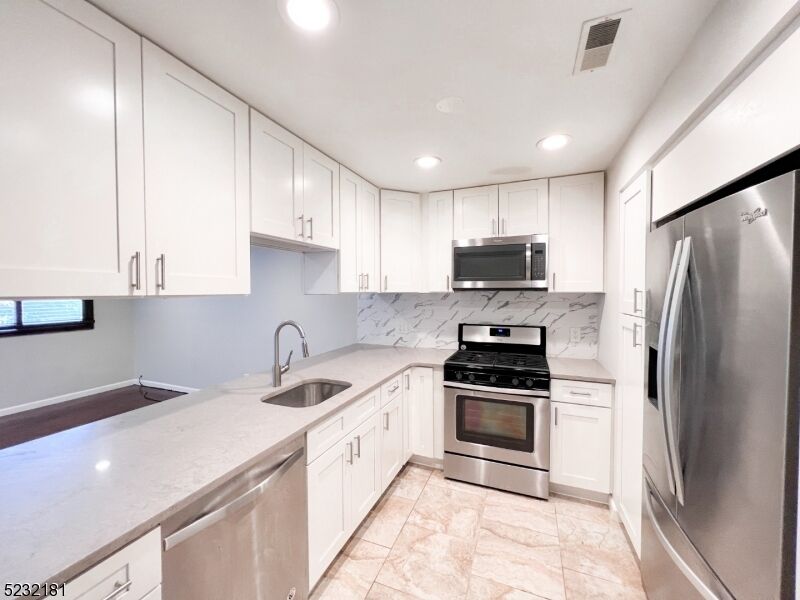 Property Photo: 4 Brandywine Ct Unit 7 NJ 07462