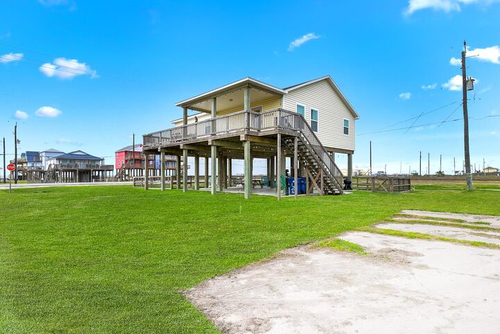 Property Photo:  126 Nesmith Place  TX 77541 