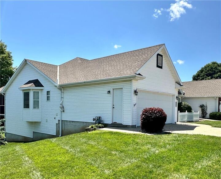 Property Photo:  3220 Kempton Court  MO 64079 