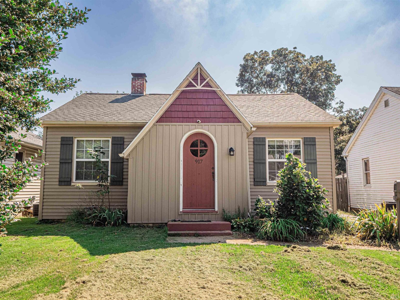 Property Photo: 917 Hercules Avenue IN 47711