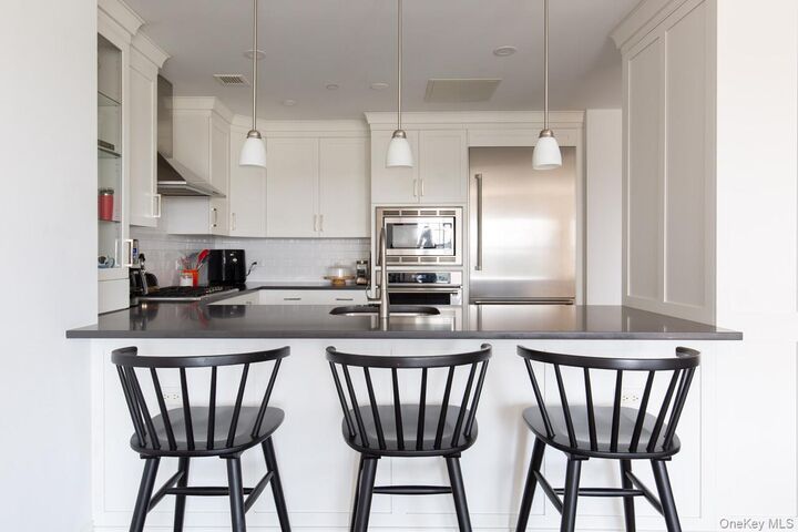 Property Photo:  10 Byron Place 803  NY 10538 