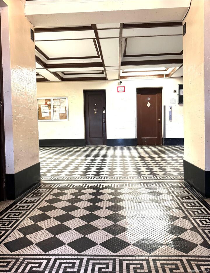 Property Photo: 2925 Mathews Ave 2H NY 10467