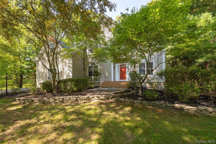 Property Photo:  10 Stonewall Drive  NY 12590 