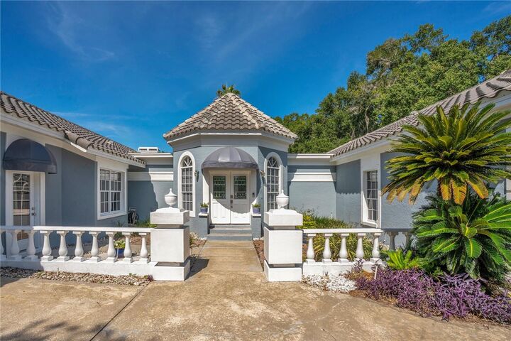 Property Photo: 7906 Lost Cove Court FL 32819
