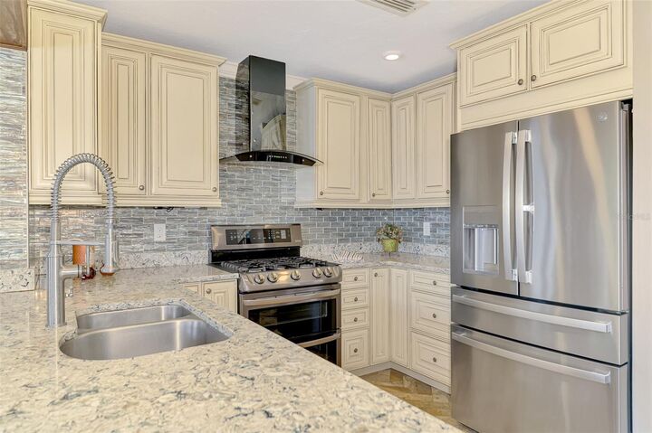 Property Photo:  1630 Porpoise Road  FL 34293 