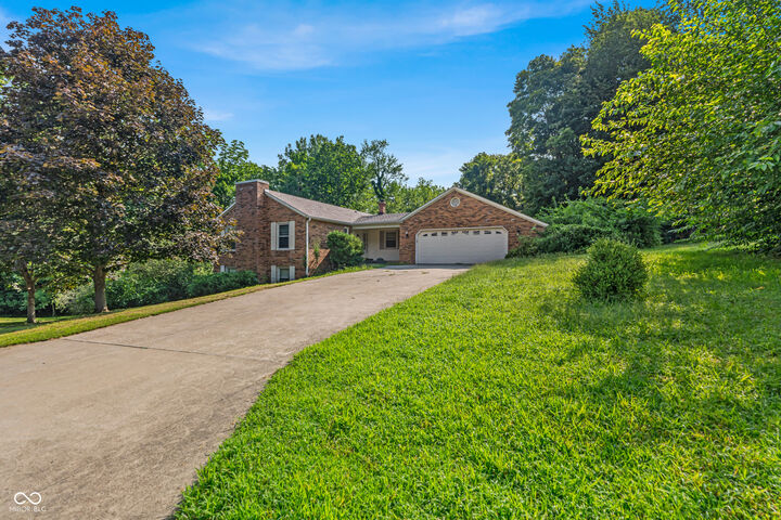 Property Photo: 601 Lawnwood Drive IN 46142