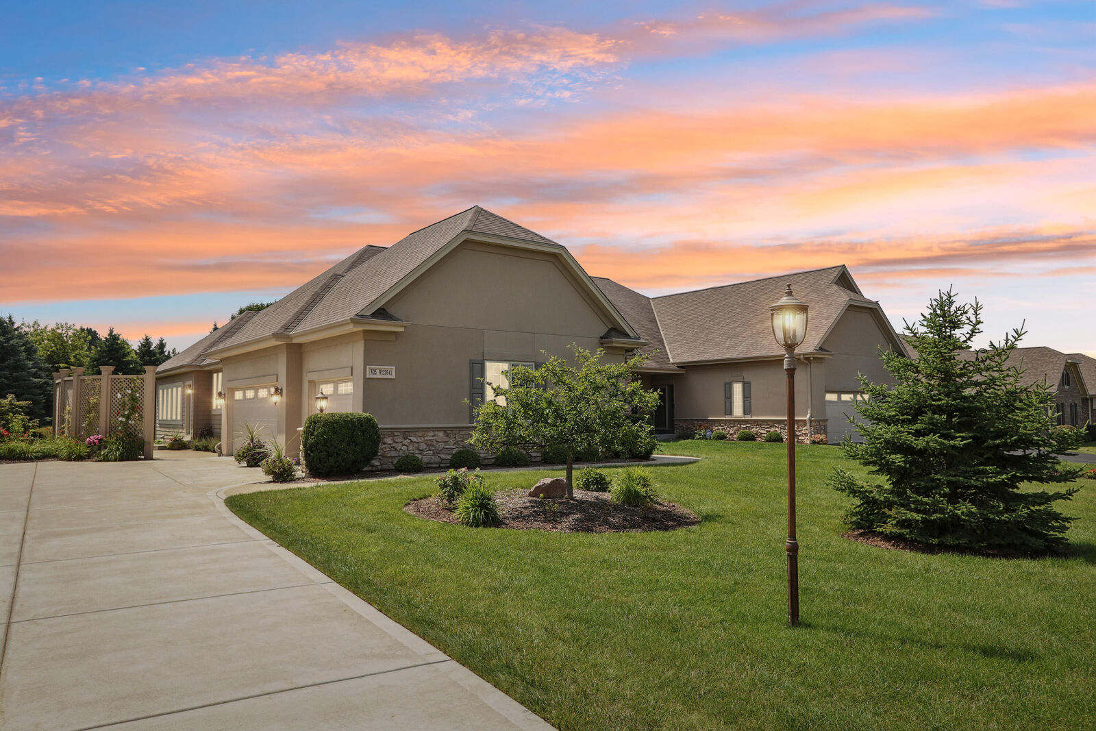 Property Photo:  N35w23641 Auburn Ct  WI 53072 