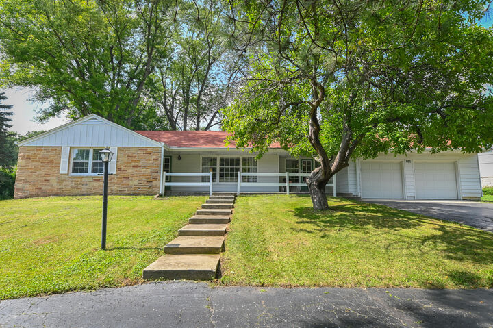 885 Madera Cir  Elm Grove WI 53122 photo