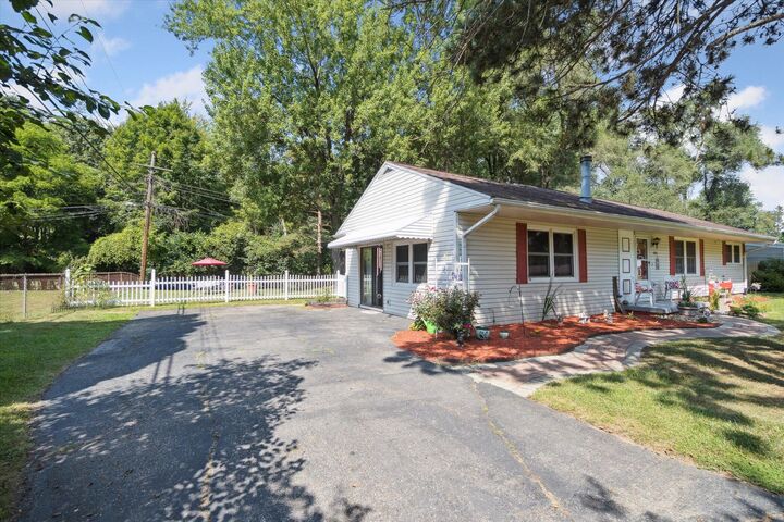 Property Photo: 4246 Huntington Drive MI 49203