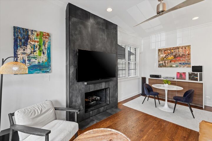 Property Photo: 1313 W Carmen Avenue 1S IL 60640