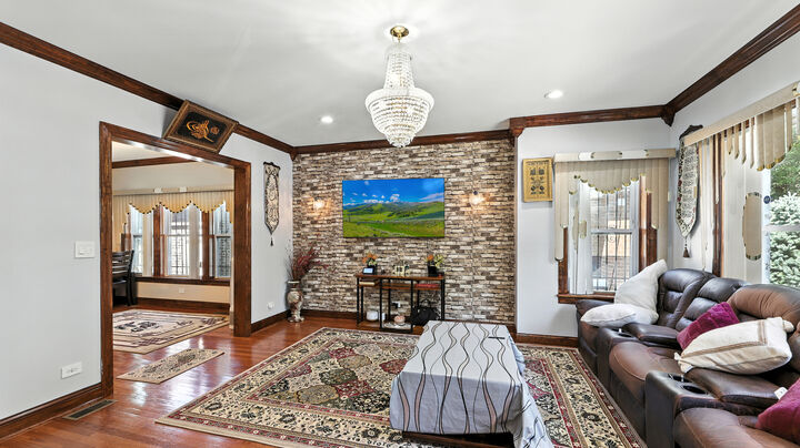 Property Photo: 5242 N Kimball Avenue IL 60625