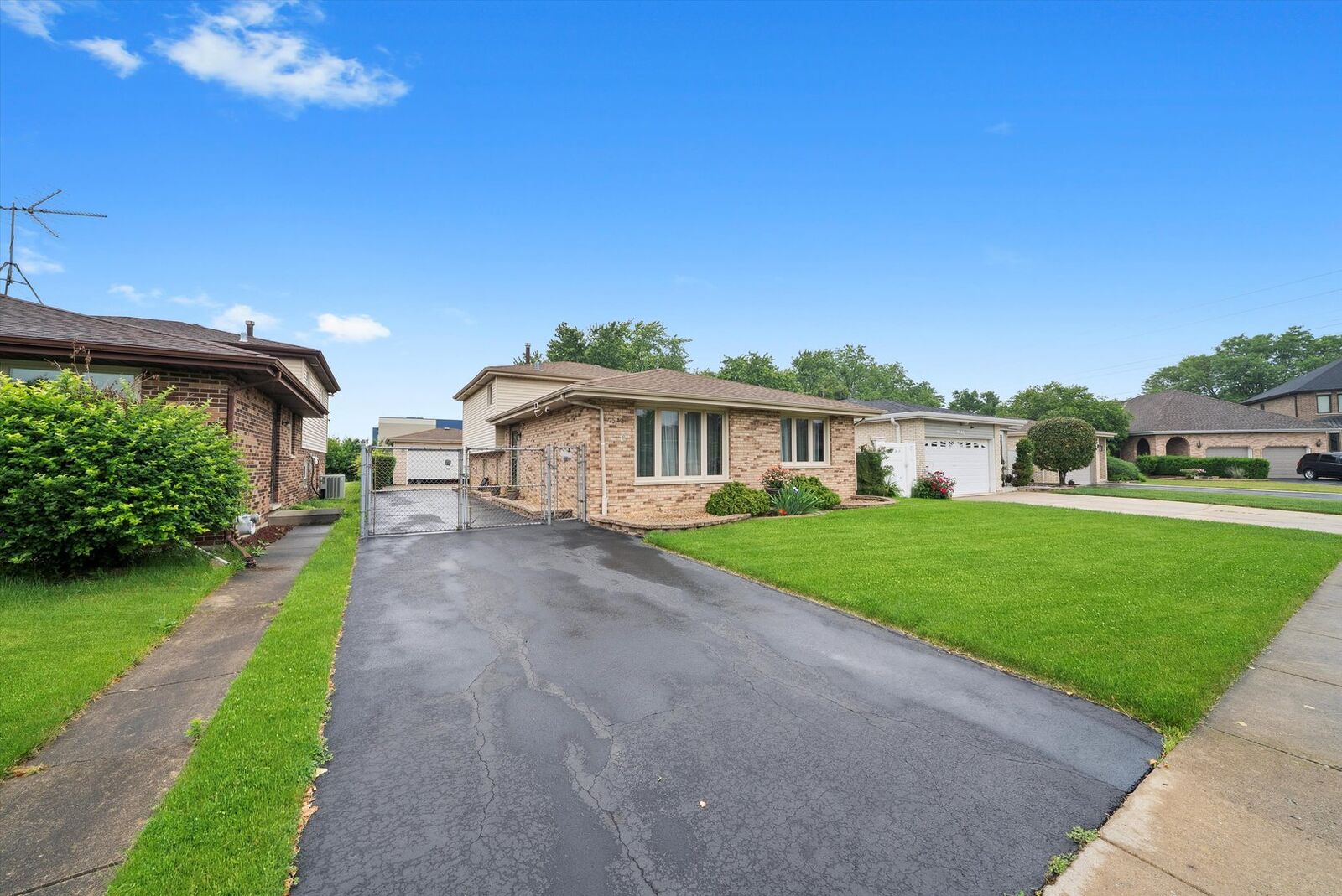 Property Photo: 7542 Mason Avenue IL 60459