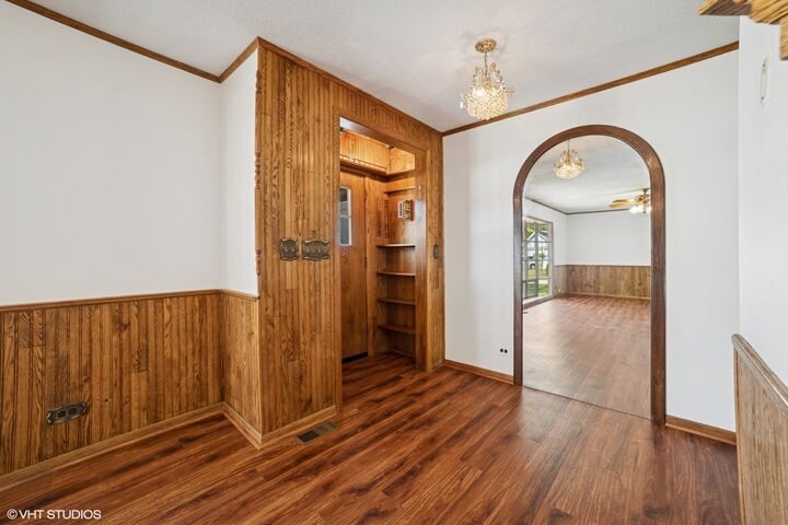Property Photo:  6 Spring Valley Lane  IL 60107 