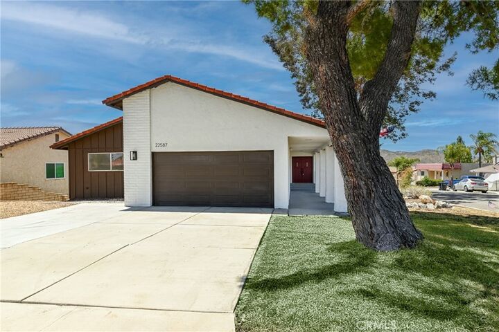 Property Photo:  22587 Canyon Lake Drive S  CA 92587 