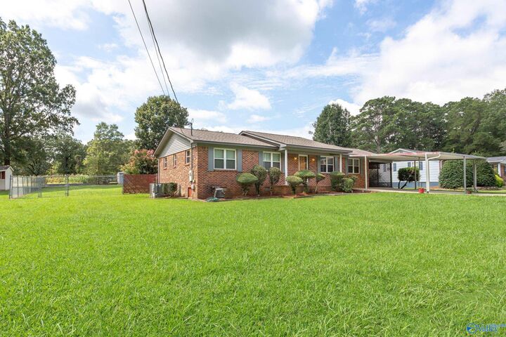 Property Photo: 205 Brentwood Drive AL 35901