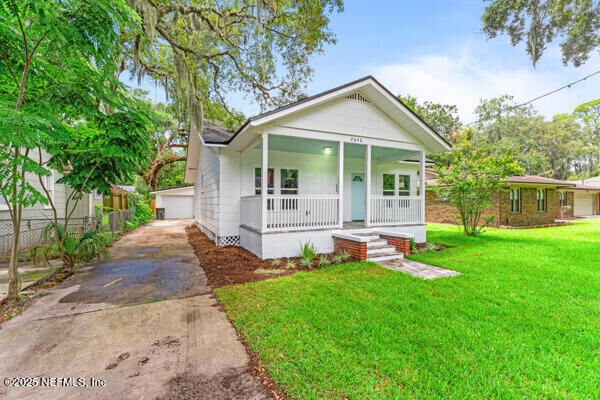 Property Photo: 2640 Peacock Street FL 32207