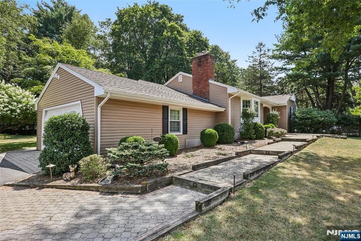 Property Photo:  398 S Central Avenue  NJ 07446 