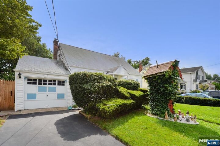 Property Photo:  17 S Paula Drive  NJ 07621 